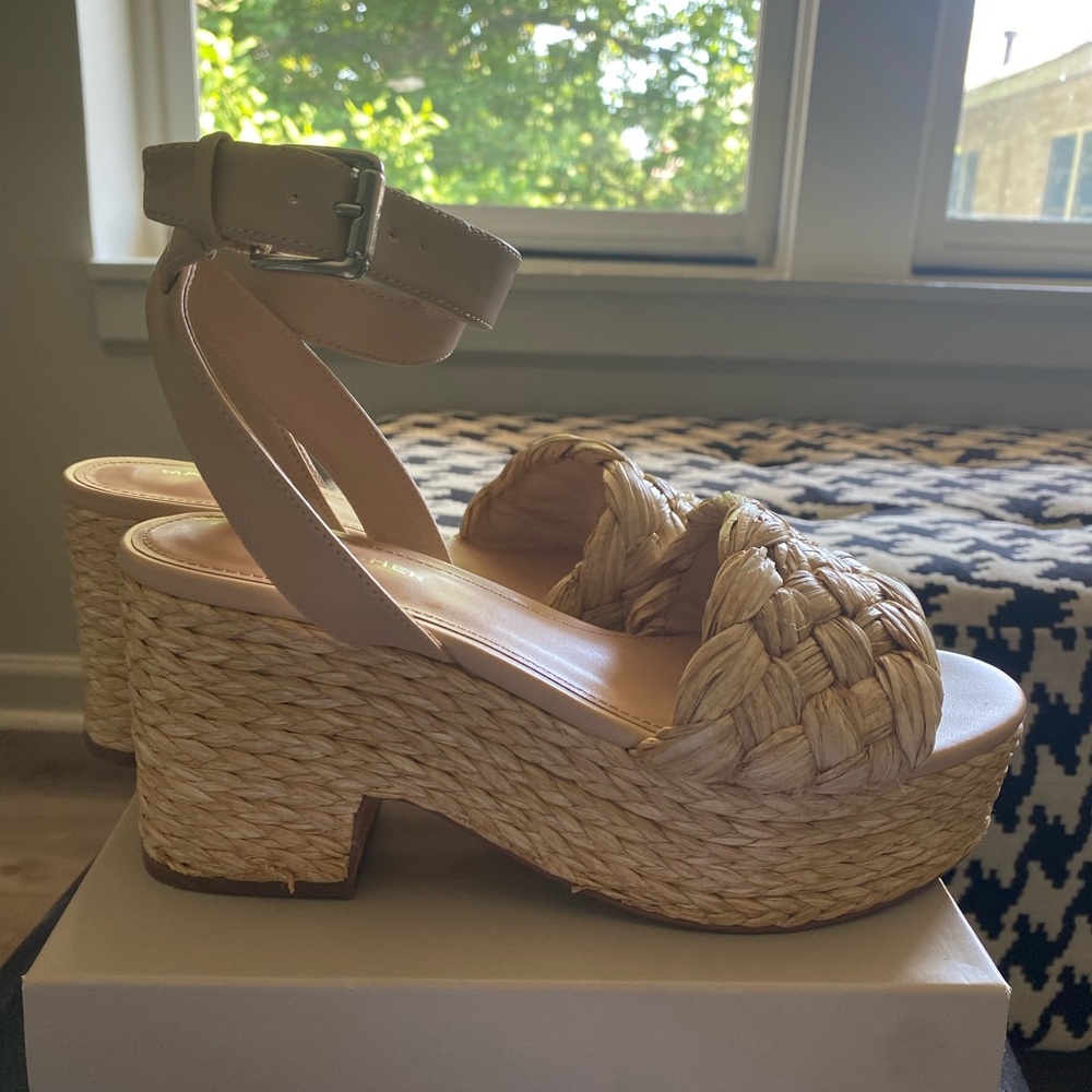 Marc Fisher Steel Sandal -jute and raffia 2” platform, 3,5” jute block heel